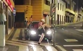 Cidad&atilde;o estrangeiro danifica sem&aacute;foro no Funchal (com v&iacute;deo)