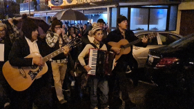 Romagem percorre vila do Cani&ccedil;al na Noite de Natal (com v&iacute;deo)