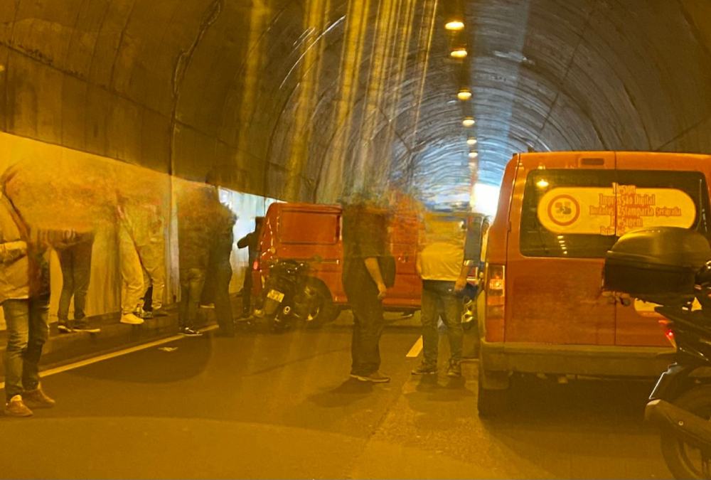 Acidente provoca longa fila de trânsito na Via Rápida