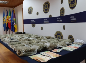 Dois detidos e maior apreensão de sempre de droga sintética