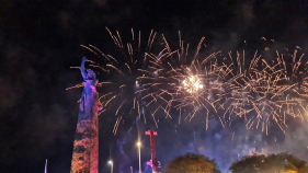 Milhares a olhar o céu do Funchal para ver o fogo (com vídeo)
