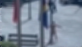 Homem circula nu em C&acirc;mara de Lobos e v&iacute;deo torna-se viral